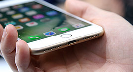 ����� iPhone 7 ������� ���� �� ��������� Apple